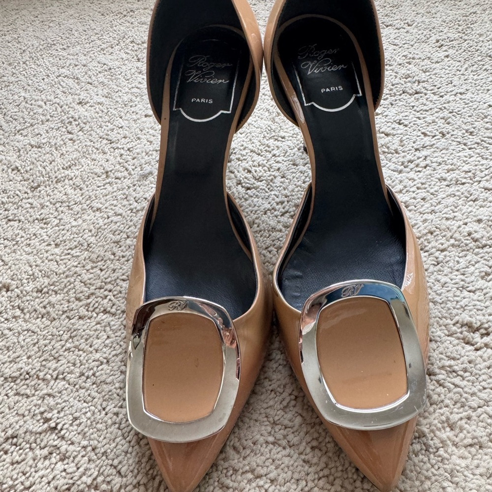 Roger Vivier beige patent leather shoes 36.5